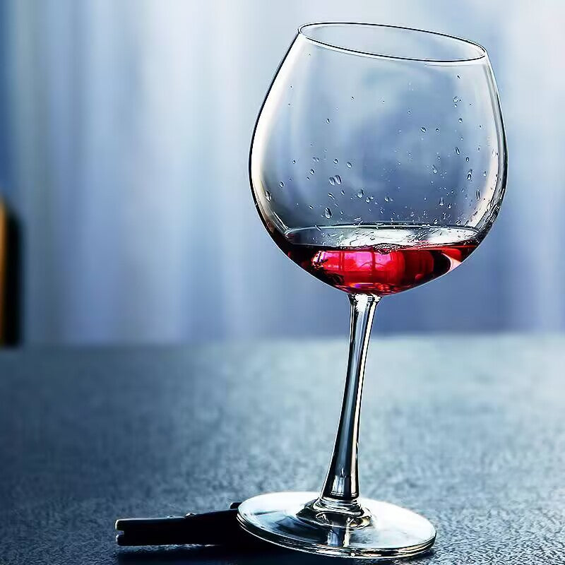 Crystal Glass Goblet For Elegant Beverage Serving